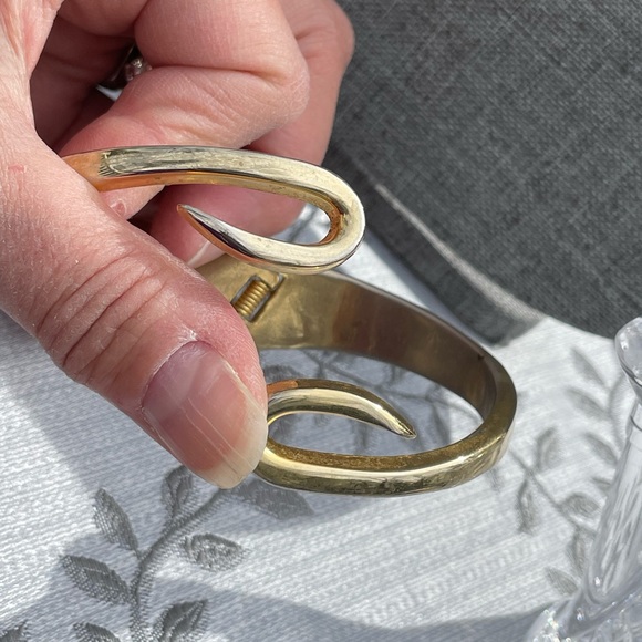 Gold tone Hinge Infinity Bracelet - Picture 4 of 7